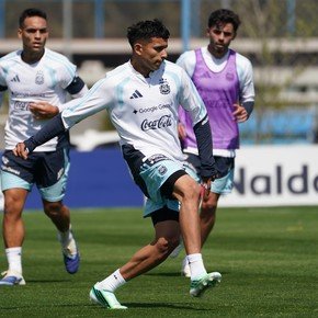 La decisión de Scaloni con Leo Flores en medio de la seguidilla de Boca