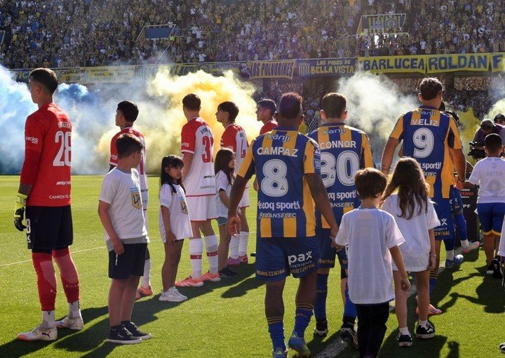 Estudiantes le da la espalda a Rosario Central.
