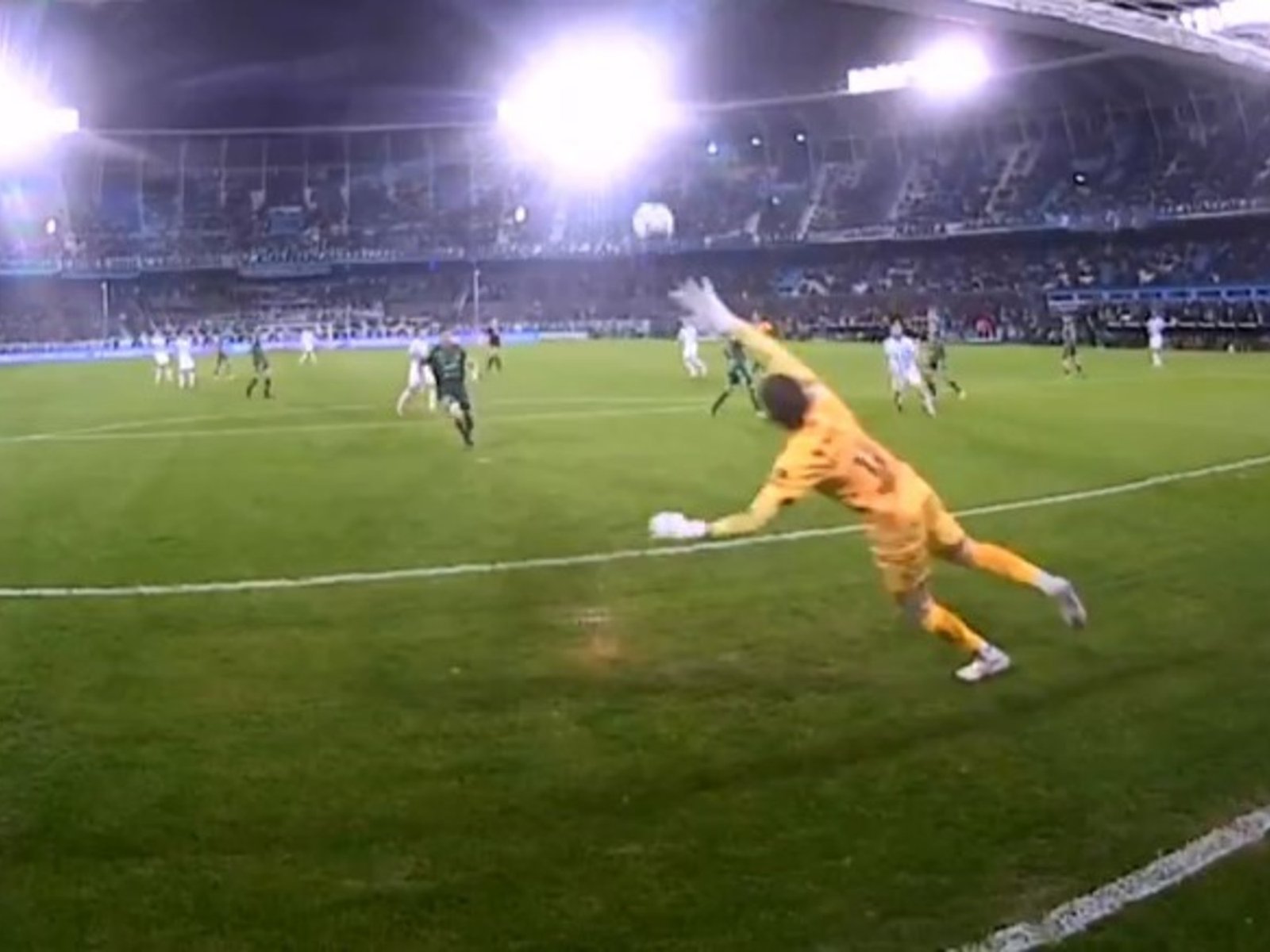 Para ver mil veces: el golazo de Gonzalo Escudero en Racing vs Sarmiento :: Olé