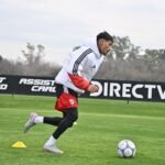 Pelota y sonrisas: las sorpresivas fotos en River Camp que celebra Ponzio :: Olé