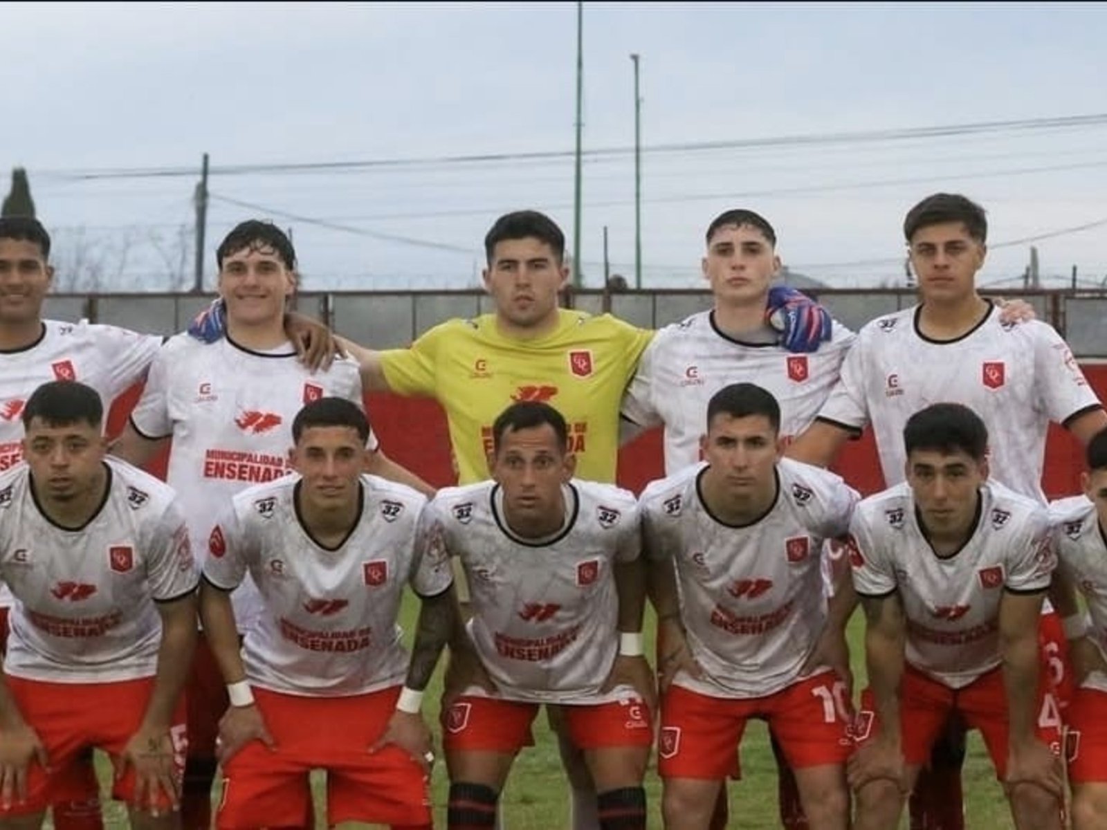 Poco fútbol y tablas en Ensenada: Cambaceres y JJ Urquiza aburrieron con un empate a cero :: Olé