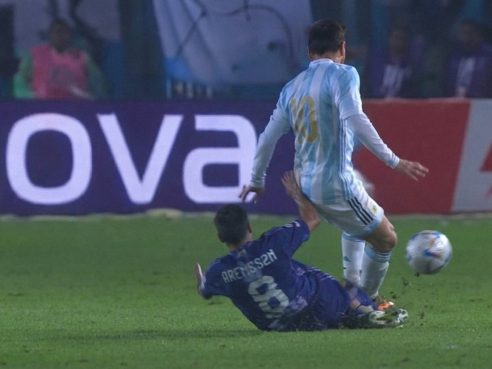 Polémica: la fuerte falta de Arambarri por la que Atlético Tucumán pidió la roja :: Olé