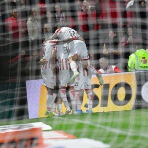 Instituto le ganó a San Lorenzo y volvió a la punta en soledad