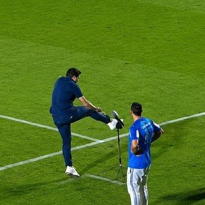 Abel Ferreira, DT puntero en el Brasileirao, pateó un micrófono y fue suspendido: ¿cuántos partidos le dieron?