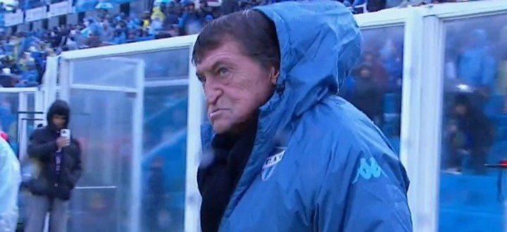 Falcioni en el partido frente a River (TNT Sports).