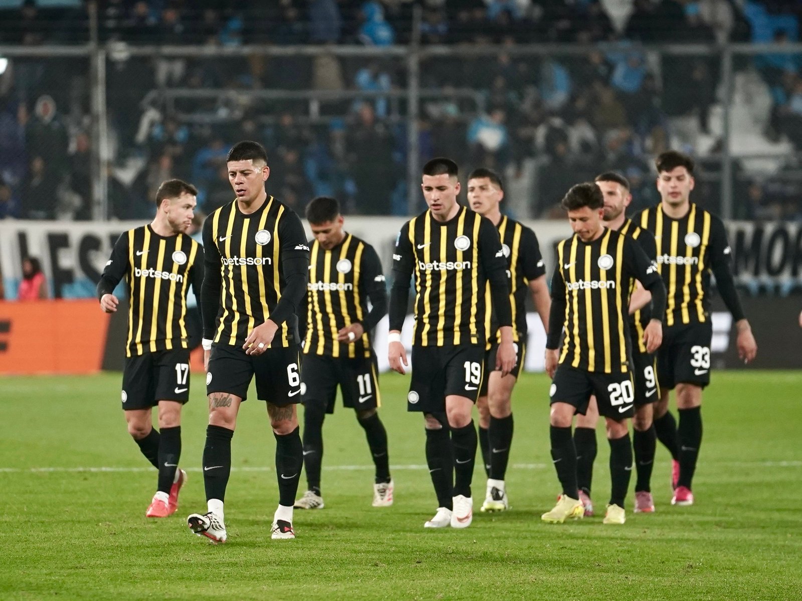 Racing no levanta: derrota agónica con Atlético Tucumán y último en su zona :: Olé