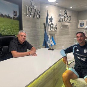 Primera charla oficial para la renovación de Scaloni: viento a favor