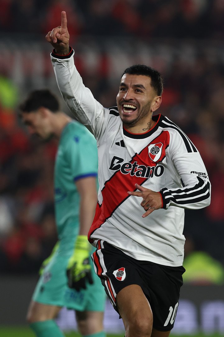 Correa festaja su gol ante Vélez. El 10 lleve tres gritos en diez partidos en River.