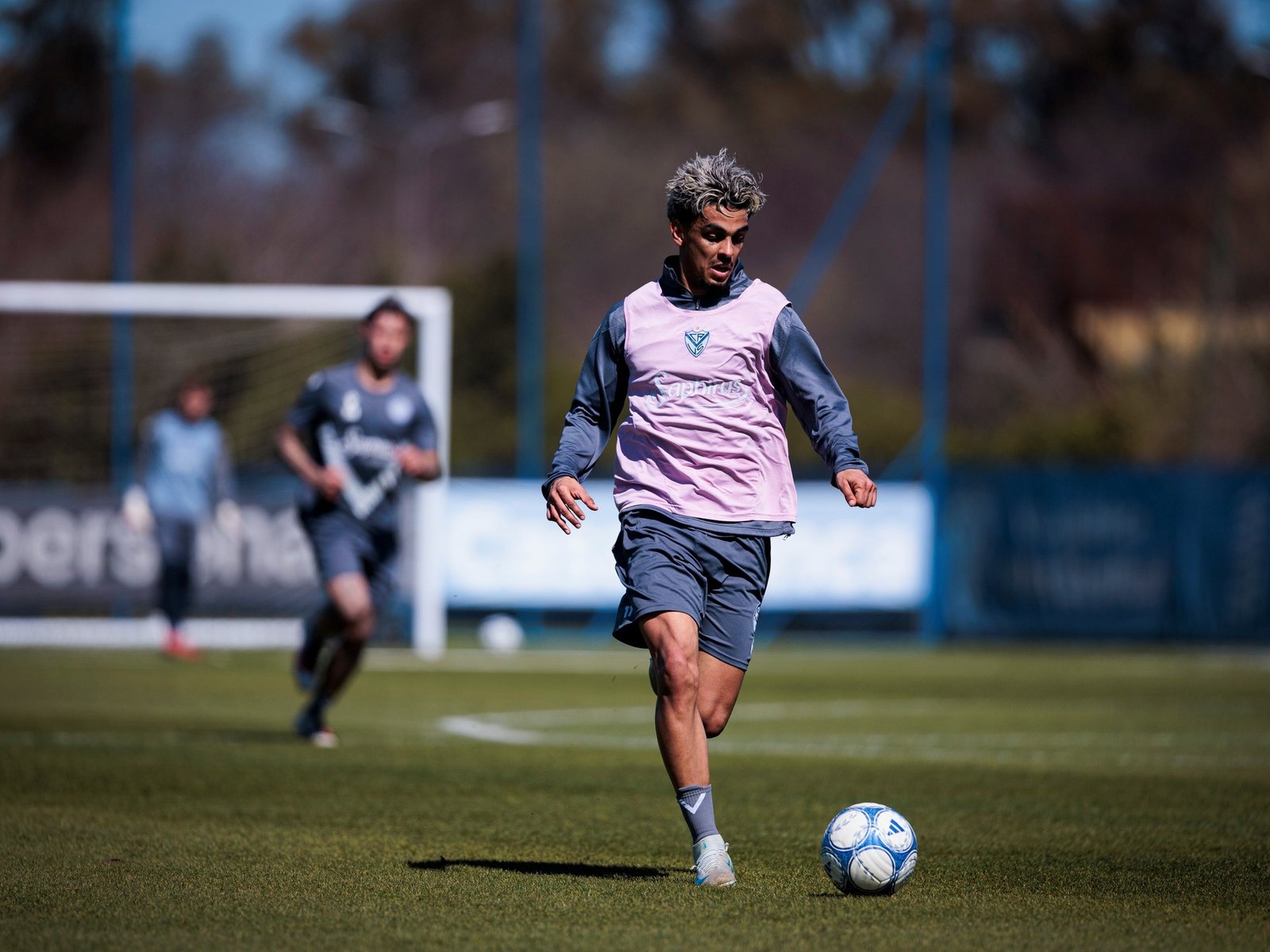 Ronaldo Martínez: primera práctica con Vélez, convocado y ¿titular contra Boca? :: Olé