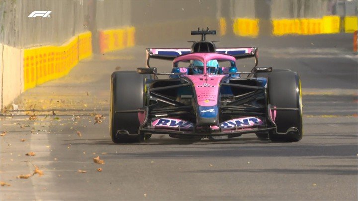 Pierre Gasly y Franco Colapinto son los primeros dos pilotos en salir de boxes.