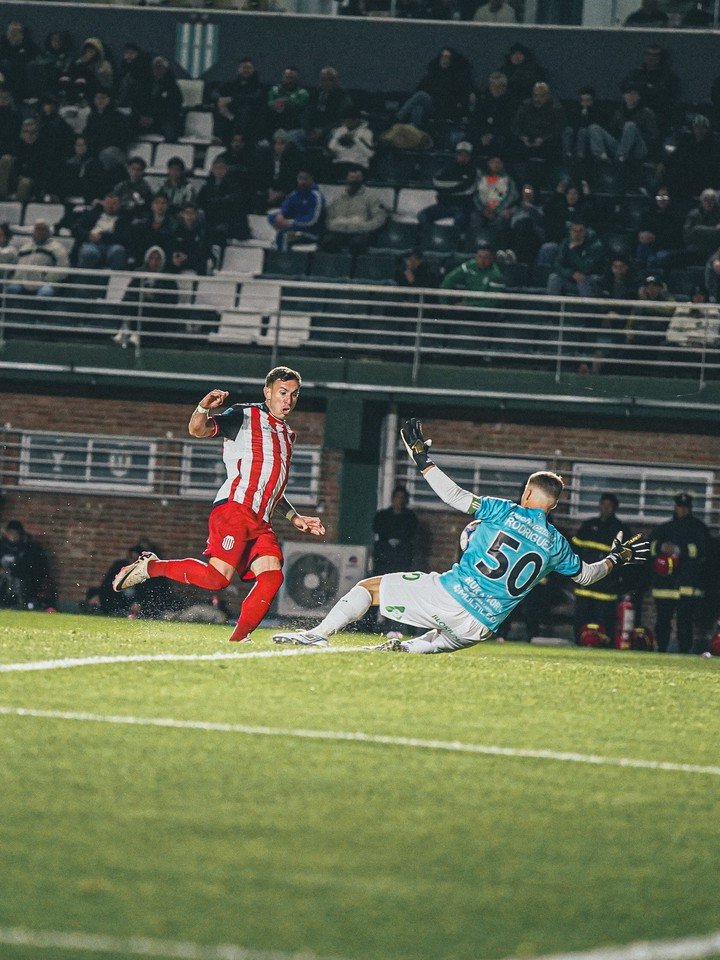 El mano a mano tapado por el Ruso Rodríguez (Prensa Barracas).