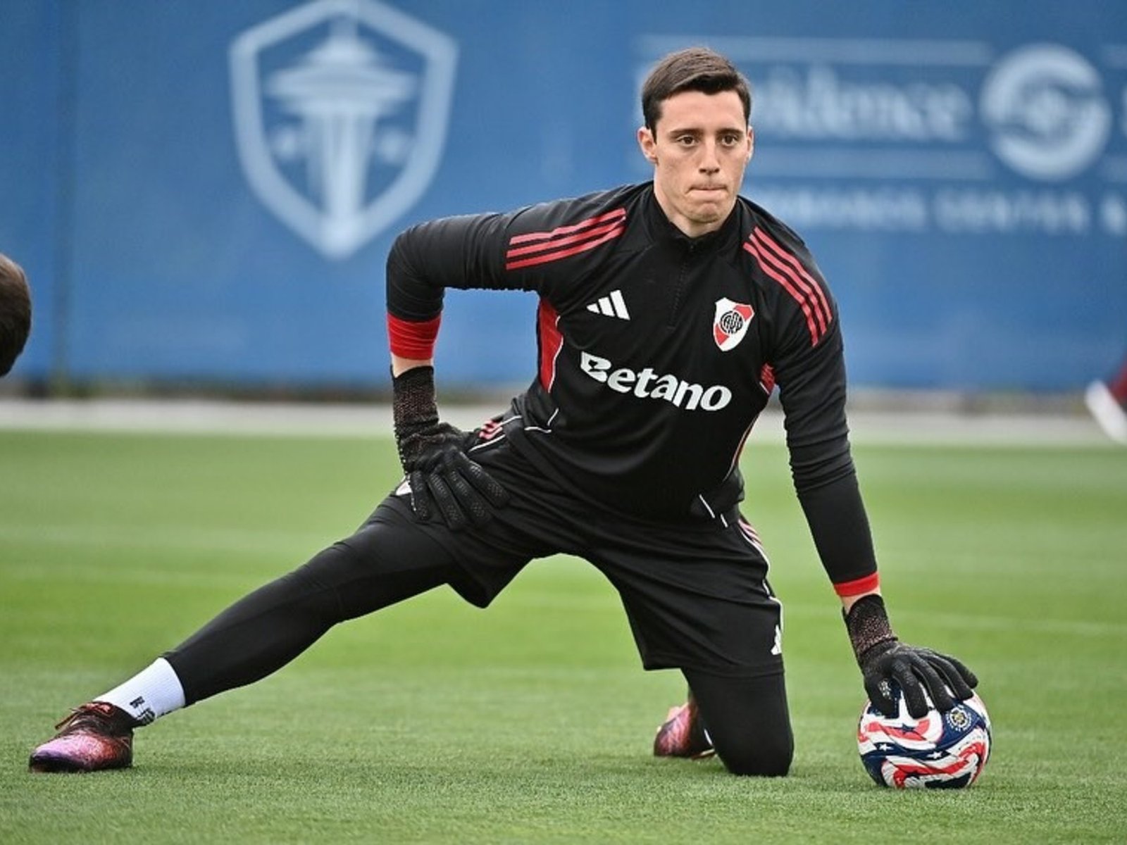 Santiago Beltrán, en el radar de otro poderoso de Europa mientras negocia con River la extensión de su contrato :: Olé