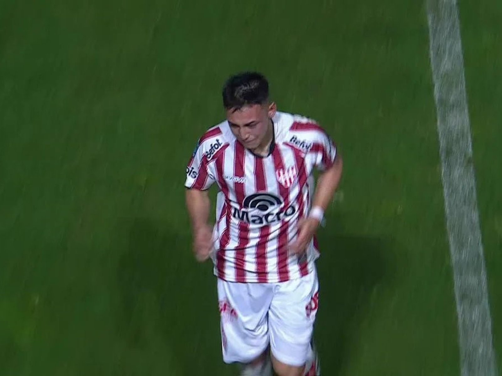 Video: Matías Gallardo fue expulsado en Instituto y se retiró de la cancha entre lágrimas :: Olé