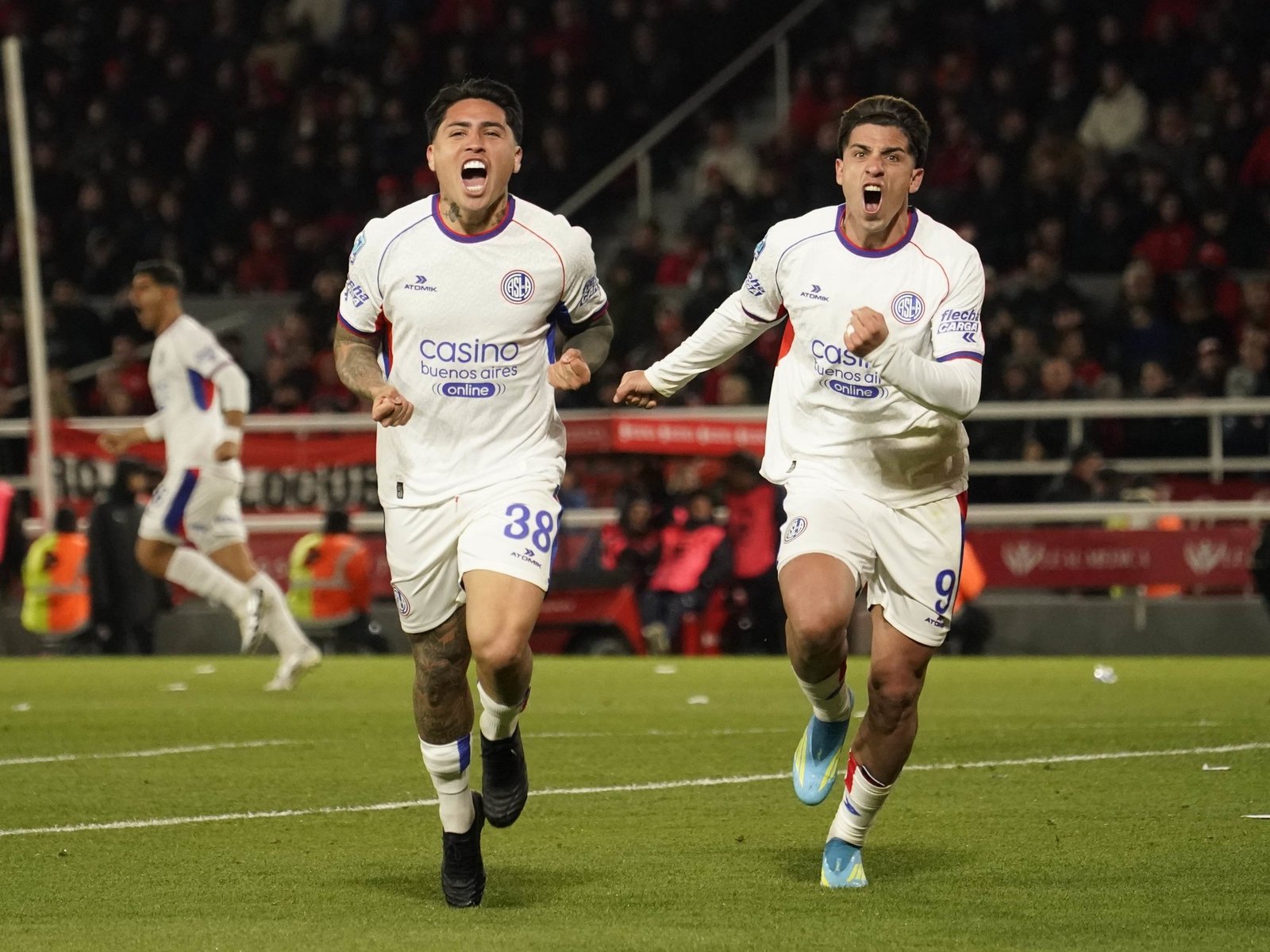Video: el tremendo golazo de Farías con el que San Lorenzo le empató a Independiente :: Olé
