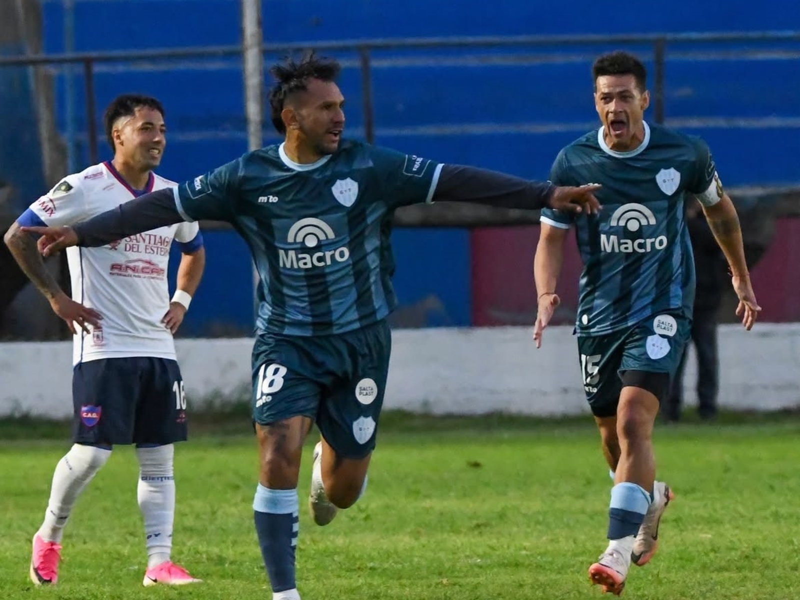 Video: lo quisieron Boca y River y hoy hace golazos de media cancha en Primera Nacional :: Olé