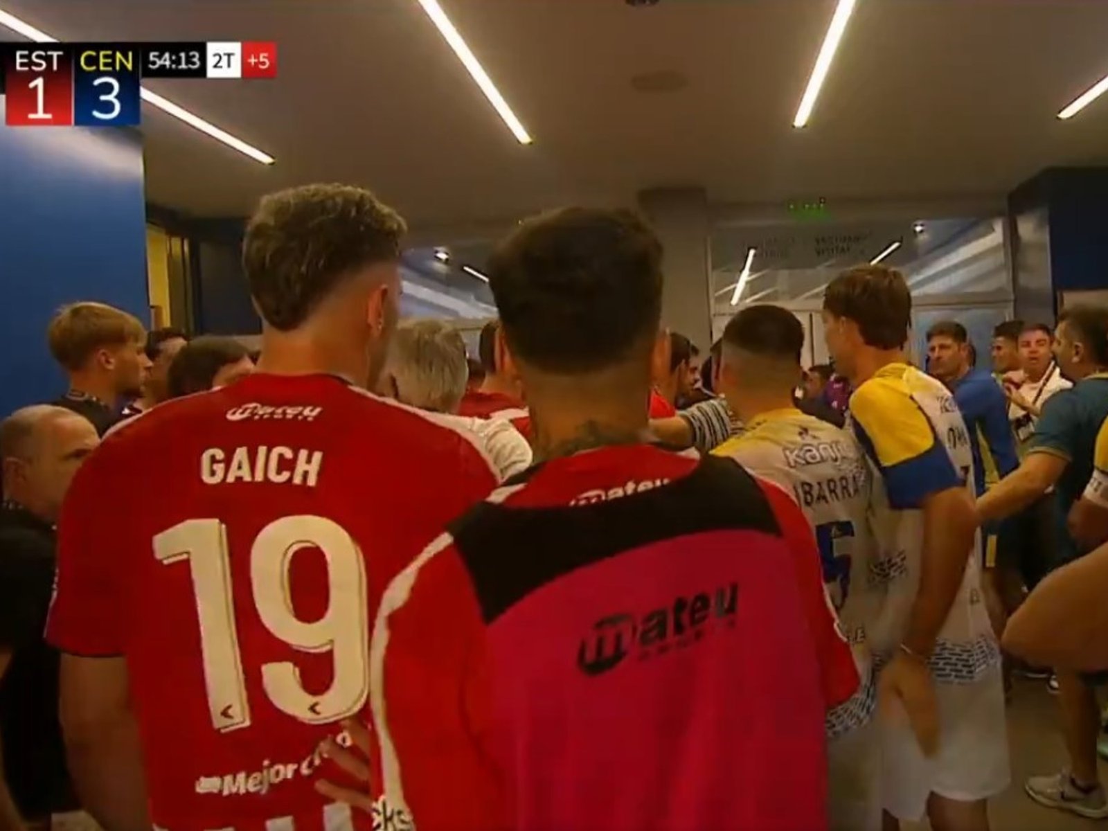 Video: vergonzoso final a las piñas entre Central y Estudiantes en la Supercopa Internacional :: Olé