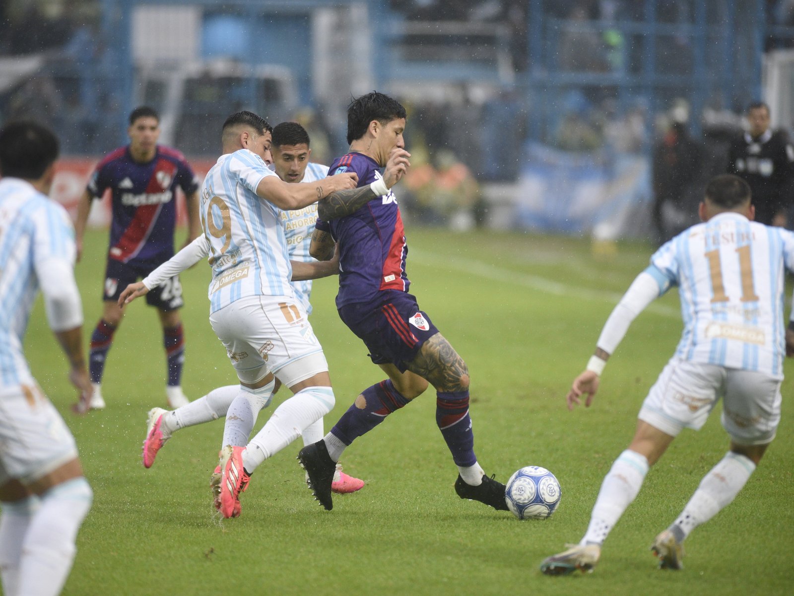 Videos: el gol de Andrada, la roja a Nicola y los mejores momentos de Atlético Tucumán-River :: Olé