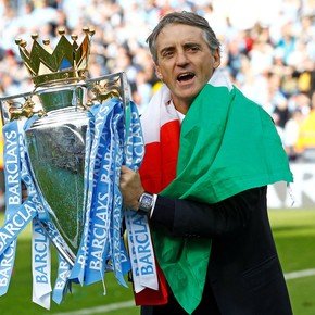 Roberto Mancini reconoció que tenía doble contrato y hundió más al Manchester City: "No es mi problema"