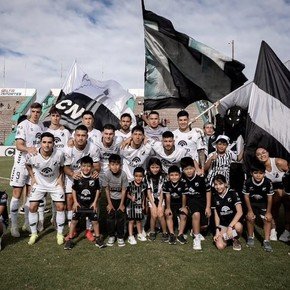Tensión en Salta: la barra de Central Norte visitó al plantel antes del entrenamiento