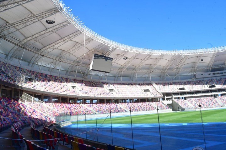 Así está el campo de juego del Madre de Ciudades, antes de la final entre Huracán y Platense (Marcelo Carroll).