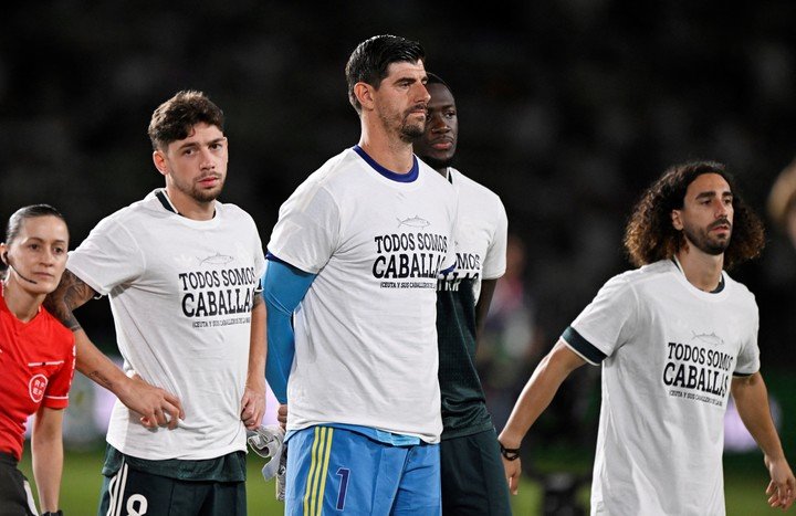 La incómoda situación que vivió el Real Madrid antes de jugar con Elche. REUTERS/Pablo Morano
