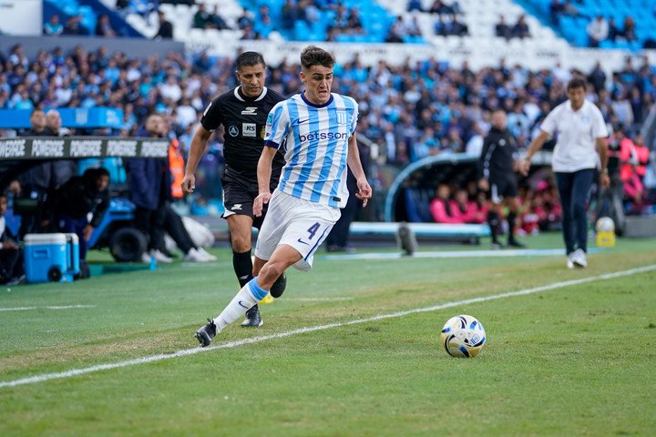 Cannavo salió lesionado ante Huracán.
Foto: Maxi Failla.