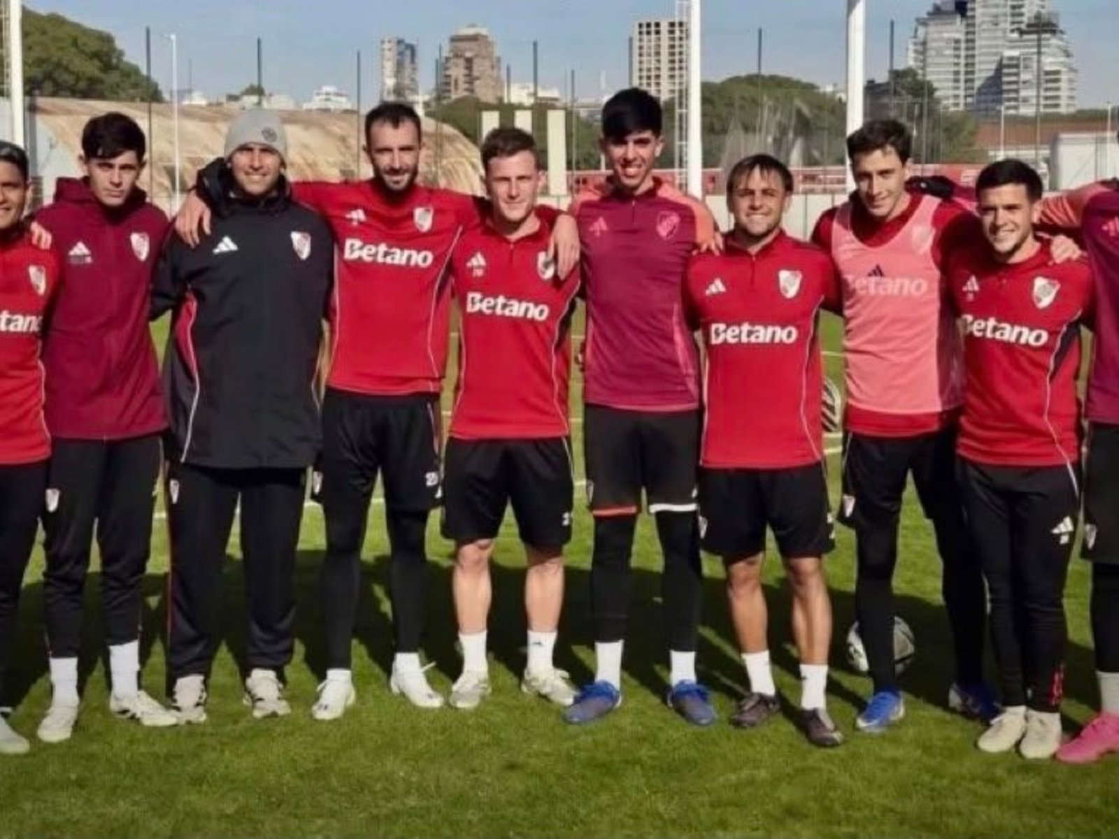 dónde se van los últimos jugadores apartados en River que se entrenaban en el predio de Cantilo