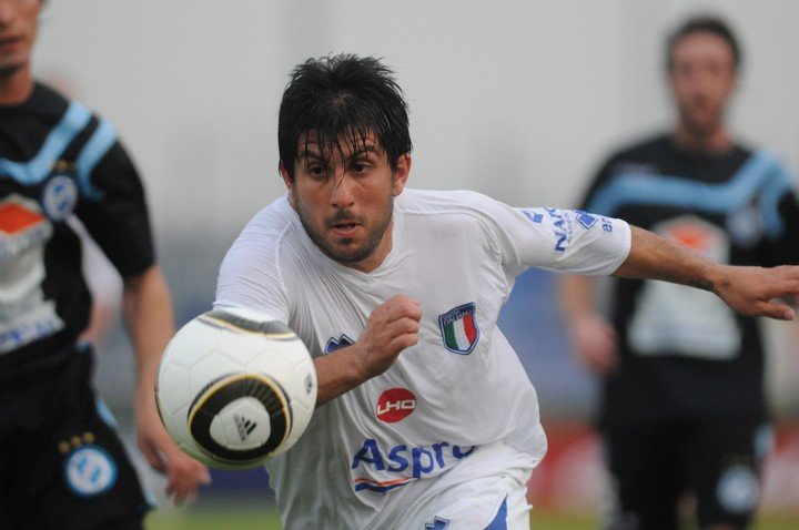 ID:3129845 28-08-2010 Sportivo Italiano vs Villa San Carlos // Foto Guillermo Rodriguez Adami - Livio Prieto de Italiano