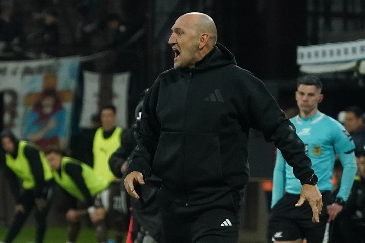 Duró mantiene el once.