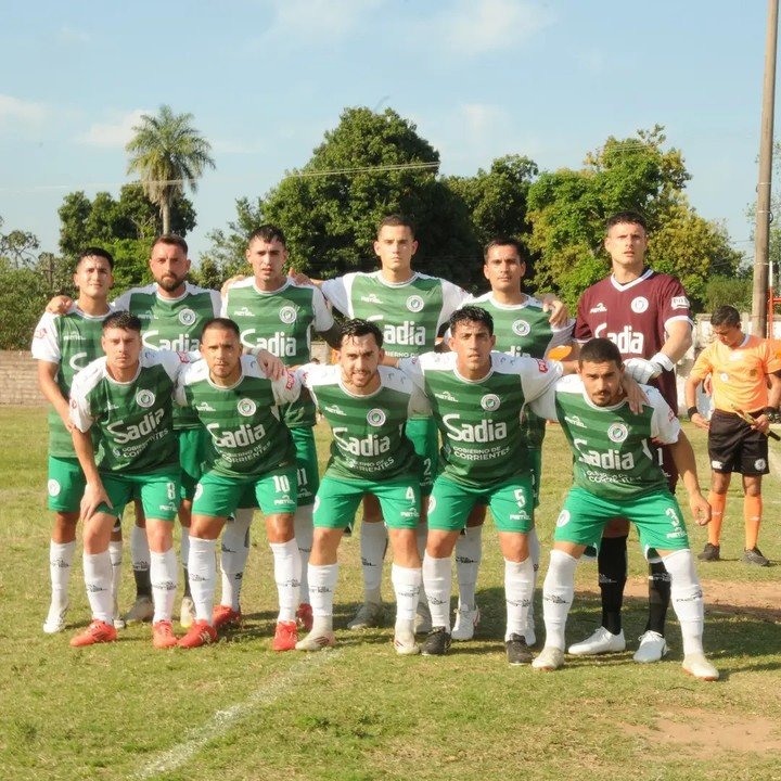 El XI de Mandiyú que, este domingo, le ganó 2-0 a Unión en Bella Vista y se clasificó para segunda ronda del Regional Amateur. (foto Prensa Mandiyú)