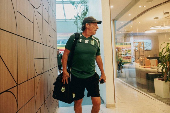 El entrenador se jugará su futuro ante Gimnasia.
Prensa Banfield.