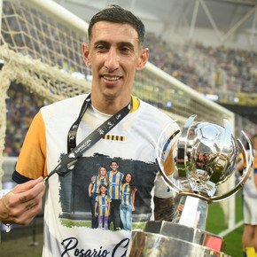 Rompió otra pared: Di María salió campeón con Central y levantó la copa con la gente