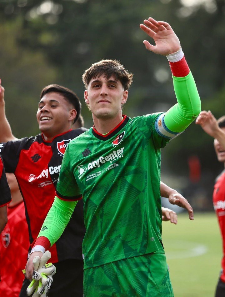 Francisco Sciarini, del "normal" a golear a su clásico rival. (@newellsjuvenil)
