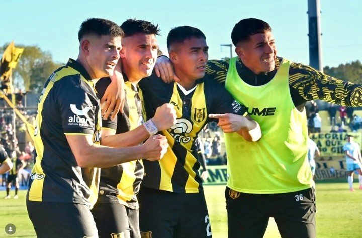 El Aurinegro pelea en el pelotón de arriba (Foto: @clubmadryn)