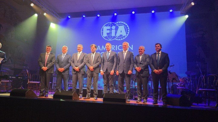 Un encuentro político. Sulayem junto a César Carman, presidente del Automóvil Club Argentino (ACA), y los funcionarios Jorge Macri, Martín Llaryora, Raúl Jalil,  Marcelo Orrego, Diego Santilli y Pablo Quirno.