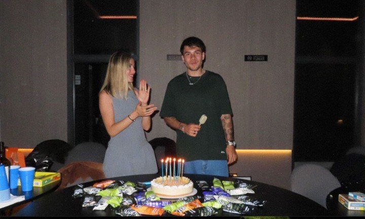 Lucas Blondel celebró su cumpleaños con su pareja Morena Beltrán.