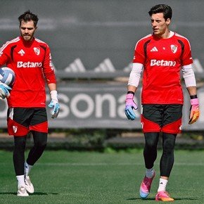 A la espera de Santiago Beltrán, el arquero que firma su renovación con River