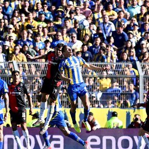 Con suspenso y tras revisión del VAR, Newell's se lo empató en la última a Central