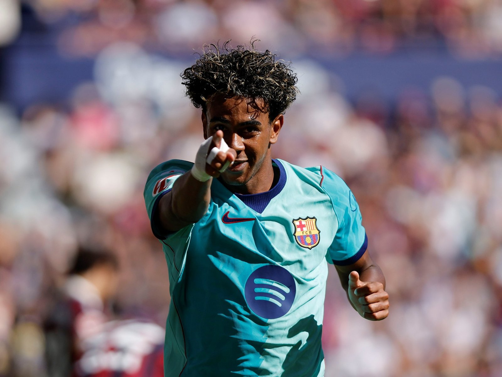 otro doblete para el Barcelona, que sufrió ante Levante pero sigue con puntaje perfecto