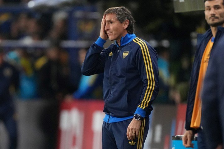 El Sifón dejó de ser el DT de Boca (AP Photo).
