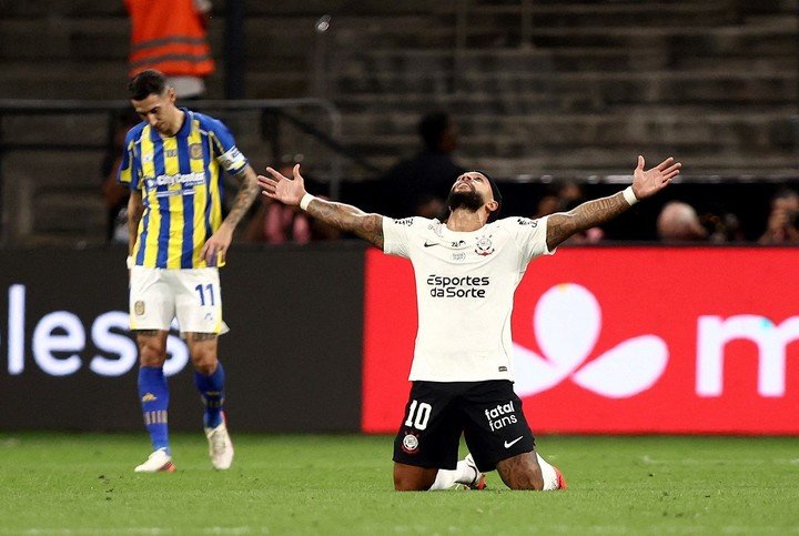 Depay en el partido ante Central. (REUTERS/Jean Carniel)