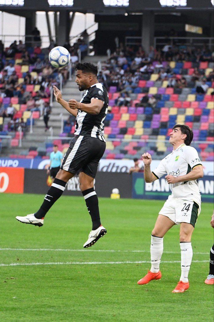 Central Córdoba y Defensa igualaron 2 a 2.