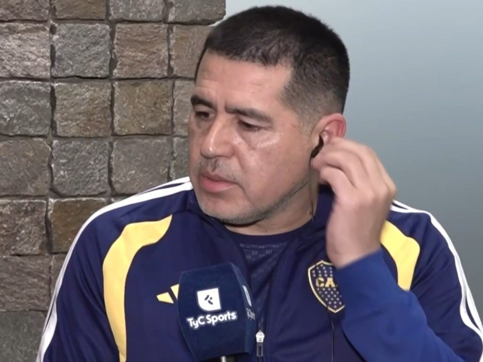 se desentendió de la polémica por los árbitros, aclaró el sistema de abonos en Boca y la renovación de La Bombonera