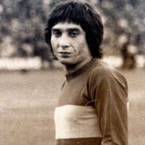 Murió Carlos el Loco Salinas, autor de un gol inolvidable para Boca y “clave” en el pase de Diego Maradona al Xeneize
