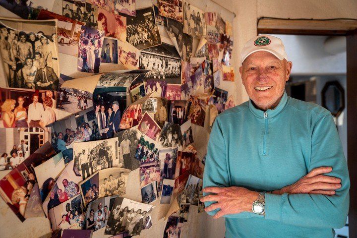 En su casa, con recuerdos de una carrera plagada de éxitos.