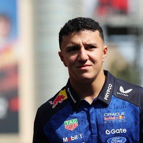 “Espero usar un poco más el cerebro la próxima vez que vaya a boxeo”: Hadjar y el sufrimiento de ver las carreras de Fórmula 1 desde afuera