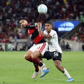 Atento, Estudiantes: Corinthians puso suplentes y lo perdió en la última ante Flamengo
