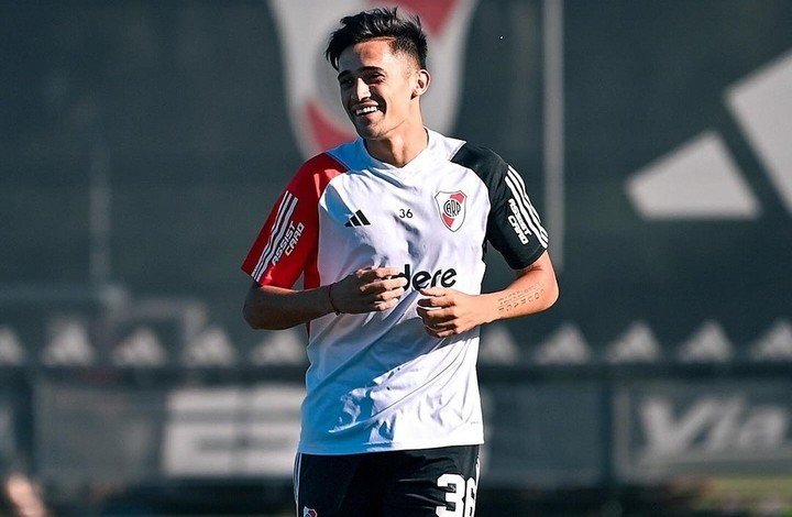 La sonrisa de Pablo Solari en su paso por el Millonario. Prensa River.