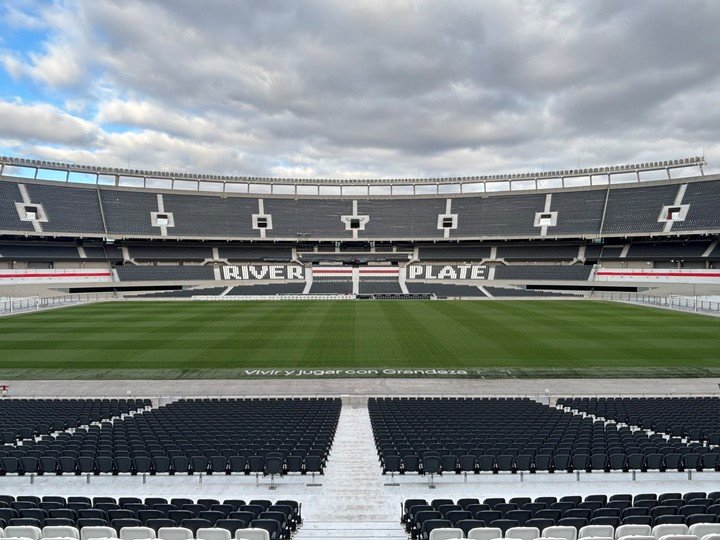 Así está el césped del Monumental. Foto: prensa River.