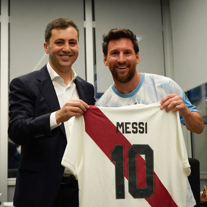Lionel Messi, Socio Honorario de River (Prensa River).